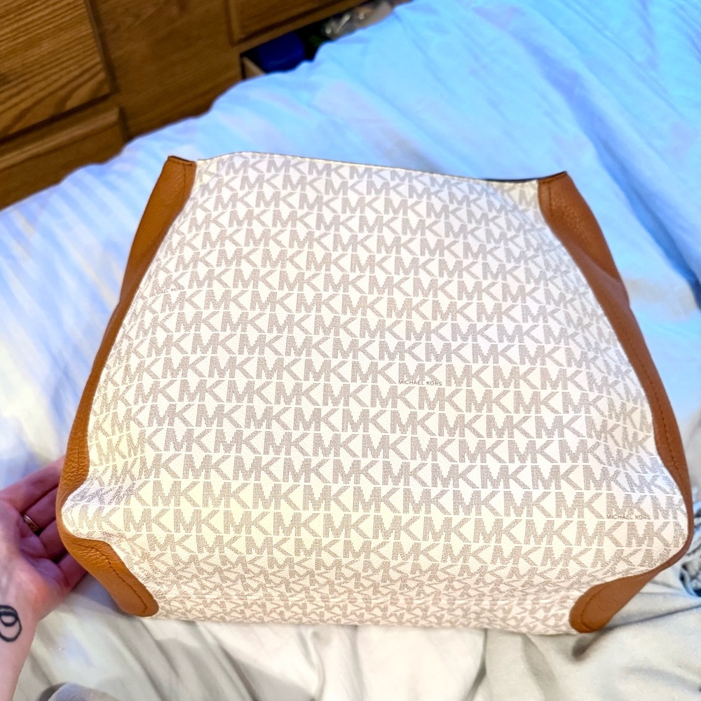 Hobo Bag + Wallet Bundle - Picture 7 of 16